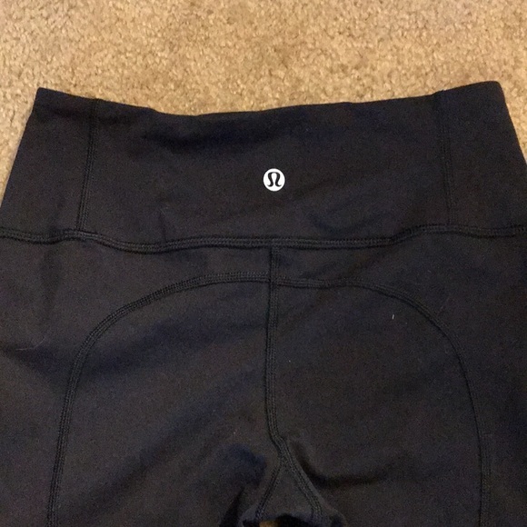 Lululemon 3/4 length tights black w cell phone waistband pocket - Picture 2 of 4